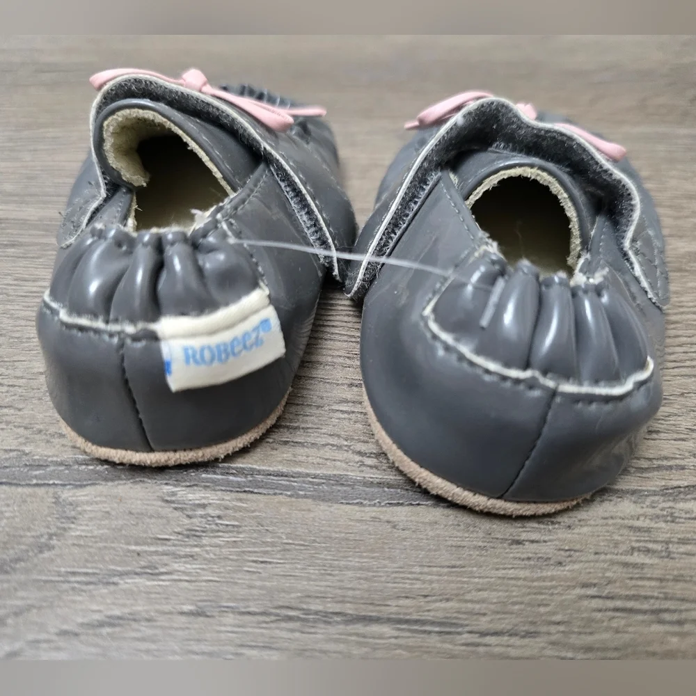 Robeez Infant Girl Shoes Grey Pink Bows Infant Size 2 3-6 Months Comfy Easy On